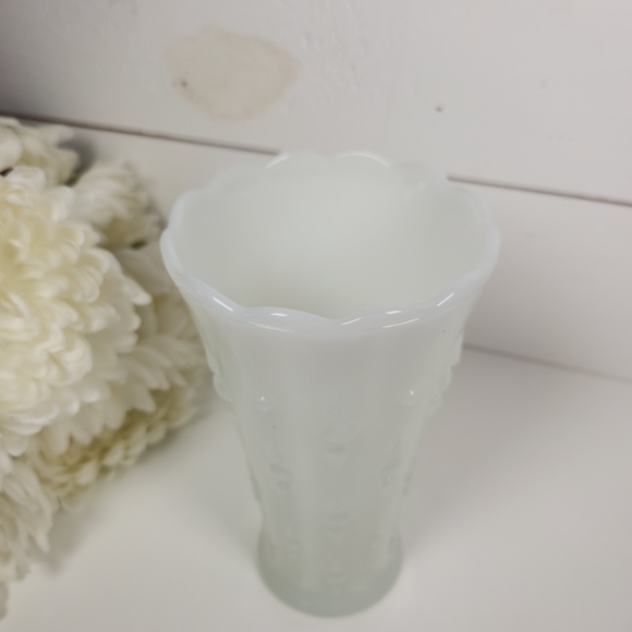 Vintage White Milk Glass Teardrop and Pearl Pattern Vase 7"- Farmhouse Cottage - Picture 4 of 10